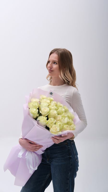 25 троянд Еквадор сорту Мондіаль