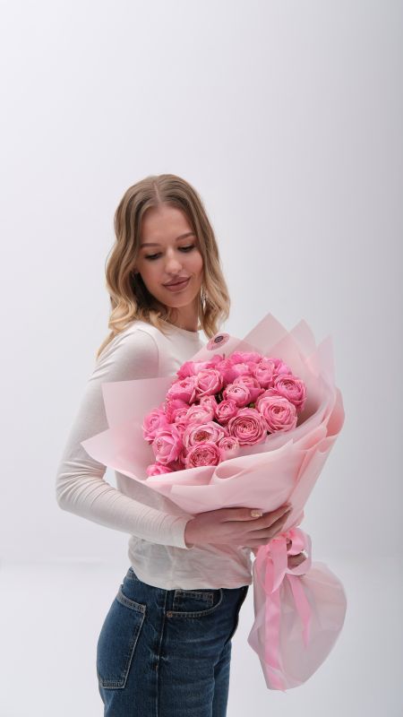 15 піоновидних кущових троянд Сільва Пінк