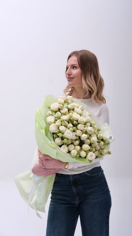 15 кущових піоновидних троянд Міс Бомбастік