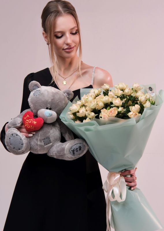11 кенійських кущових троянд Санкара + ведмедик