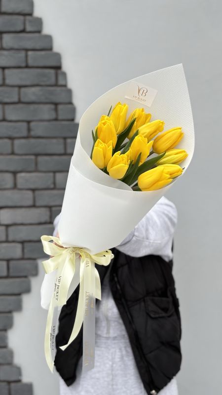 11 жовтих тюльпанів