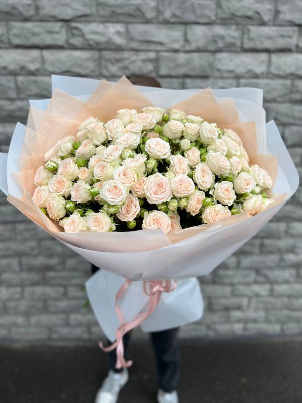 15 кущових троянд Таня